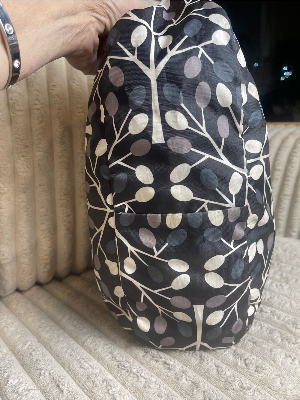 LeSportsac Hobo Black Tree Leaf Berries Print Bag New Without Tags - Picture 3 of 7